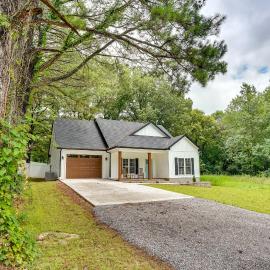 Boat Ramp Access: Modern Kentucky Lake Home, hotel a Aurora