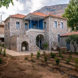 ENGLEZENA'S GUESTHOUSE, hotel v destinaci Leonidio