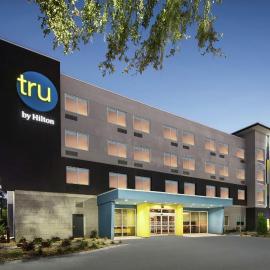 Tru By Hilton Savannah Midtown, хотел в Савана