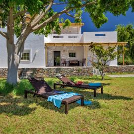 Villa Komorebi, the Private 3BR Grand Estate - 2500m2 Garden - Walk to Beach & Town