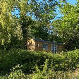 Drakes Mead Retreat - Shepherd's Hut, hotel di Axminster