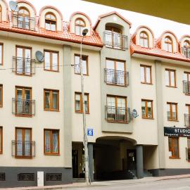 Piękna Apartments Grey, хотел в Ломжа