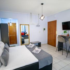 Adriana's downtown studio-parking lot included, hotell i Patra