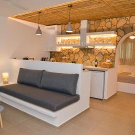 Mylopetra Milos Suites, מלון בטריפיטי