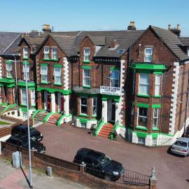 Castle Lodge Guest House 86-88 Sheil Rd L6 3AF, hótel í Liverpool