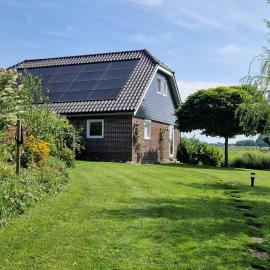 Water & Meadow cottage in Central Holland 2A & 2C, отель в городе Schoonrewoerd
