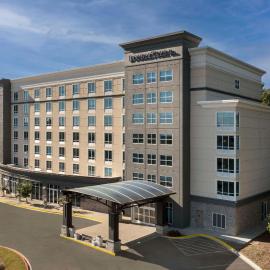 Doubletree by Hilton Chattanooga Hamilton Place, hotelli kohteessa Tyner