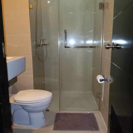 studio condo building 81 newport boulevard, hotel din Manila