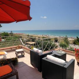 Casa Vacanza Alice & Mari، فندق في أسشيا