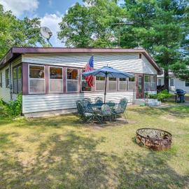 Shawano में, होटल 4-Season Anglers Cabin At Shawano Lake w/ Views!