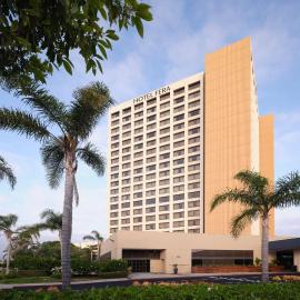 Hotel Fera Anaheim, a DoubleTree by Hilton Hotel, отель в Анахайме