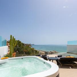 BEACH SEA VIEW WAVE HIGUERÓN Apartment - Penthouse Solarium with Jacuzzi, hotel u gradu Fuenhirola