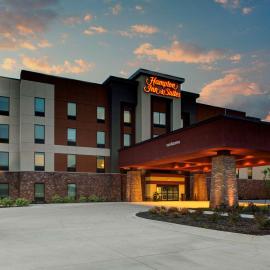 Hampton Inn & Suites by Hilton Pittsburg Kansas Crossing Casino near PSU, хотел в Питсбърг