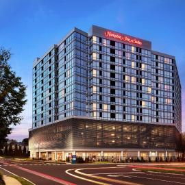 Hampton Inn & Suites Teaneck/Glenpointe, hotel v destinácii Teaneck