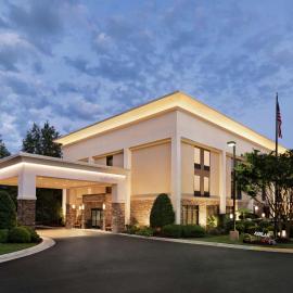 Hampton Inn Richmond/Ashland، فندق في آشلاند
