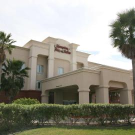Hampton Inn and Suites-Brownsville، فندق في براونزفيل