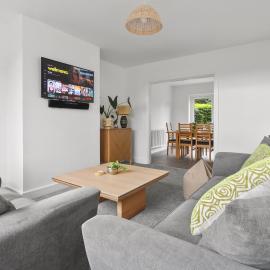 Stunning 4 bedroom home near cotswolds and Stratford upon avon، فندق في Tredington