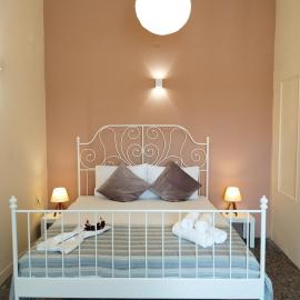 Vicky's central apartment, hotel en Corinto