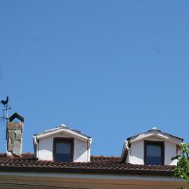 Apartamento abuhardillado en pueblo asturiano, Hotel in Santianes