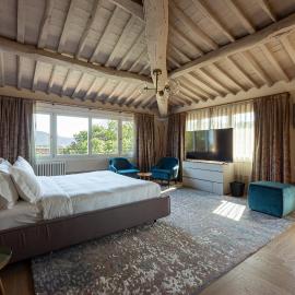 Grand Universe La Residenza, hotel u gradu Luka
