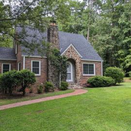 Tudor Cottage Duke Forest First Floor Suite, ξενοδοχείο σε Durham