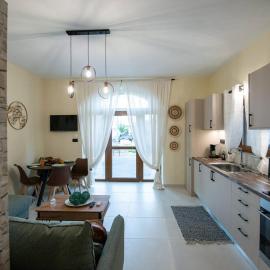 Perion stone apartment near to the sea No1, hotel v destinaci Kolimvárion