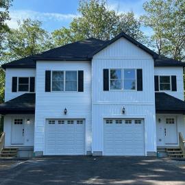 NEW 3 bedroom - Thoroughbred Farm & Lake Views!, hotel in Saratoga Springs