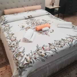 RENT ROOM JOE Via Dante 77 Solarino, מלון בSolarino