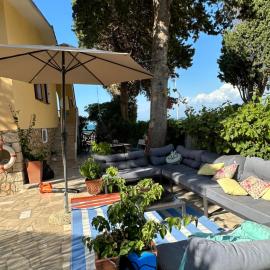 Beach Front Villa-Families & Pet Friendly
