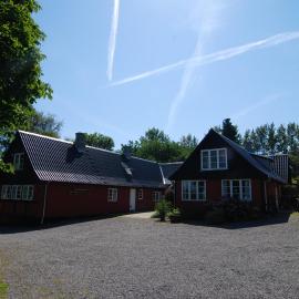 Pyttegården Apartments, hotel u gradu Gudhjem