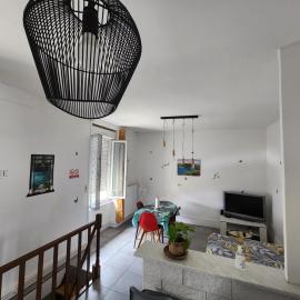 Appartement duplex F2 tout confort proche centre ville avec parking gratuit, hotel u gradu Monlison