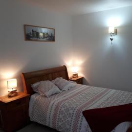 chez Zabou chambre Suzannaise, hotel u gradu 'Sainte-Suzanne'