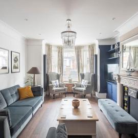 Beautiful Spacious Beach Home Newly Renovated, hotel in Felixstowe
