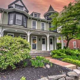 Victorian Manor on Main w 6 beds-10 mins to Lanc, ξενοδοχείο σε Mountville