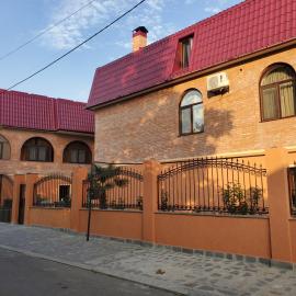 Gogi's Paradise Guesthouse โรงแรมในAkhmeta