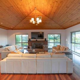 The Hideaway by Gatt Wines, Hotel in Craneford
