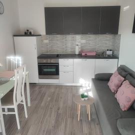 Apartment MARI، فندق في Ostrvica