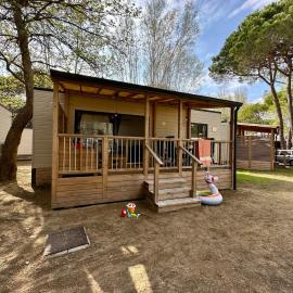 Estivo Premium Deluxe mobile homes on Camping Ca Savio, hotel v Cavallino-Treporti