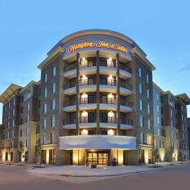 Hampton Inn & Suites Des Moines Downtown, хотел в Дес Мойнс