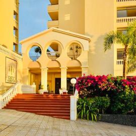 Apartamento Castle Harbour, hotel in Los Cristianos