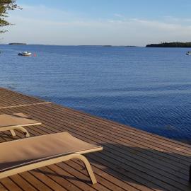 Oceanfront Garden Cottage - Gateway to Attractions and Towns, Private Cove Mooring、Chesterのホテル