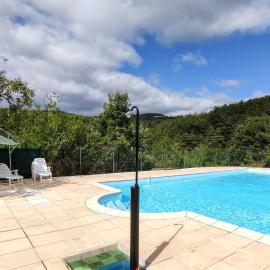 Gîtes Les Sorbes, hotel en champis