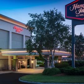 Hampton Inn Fall River/Westport, khách sạn ở North Westport