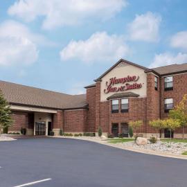 Hampton Inn & Suites East Lansing, hotel em Okemos