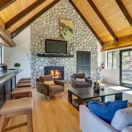 Lake Views, Game Room, Decks, 3 Ks, 2 Qs, 6 Baths!