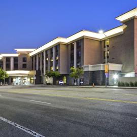 Hampton Inn & Suites Los Angeles Burbank Airport, хотел в Бърбанк