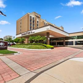 Doubletree by Hilton Whittier، فندق في ويتير
