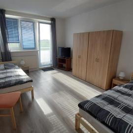 Monteur und Handwerker Apartment TMS 14 L, hotel v destinaci Wefensleben