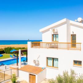 Blue Bay Villa Dimitris, hotel in Mavroli