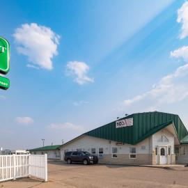 Weyburn में, होटल Perfect Inns & Suites